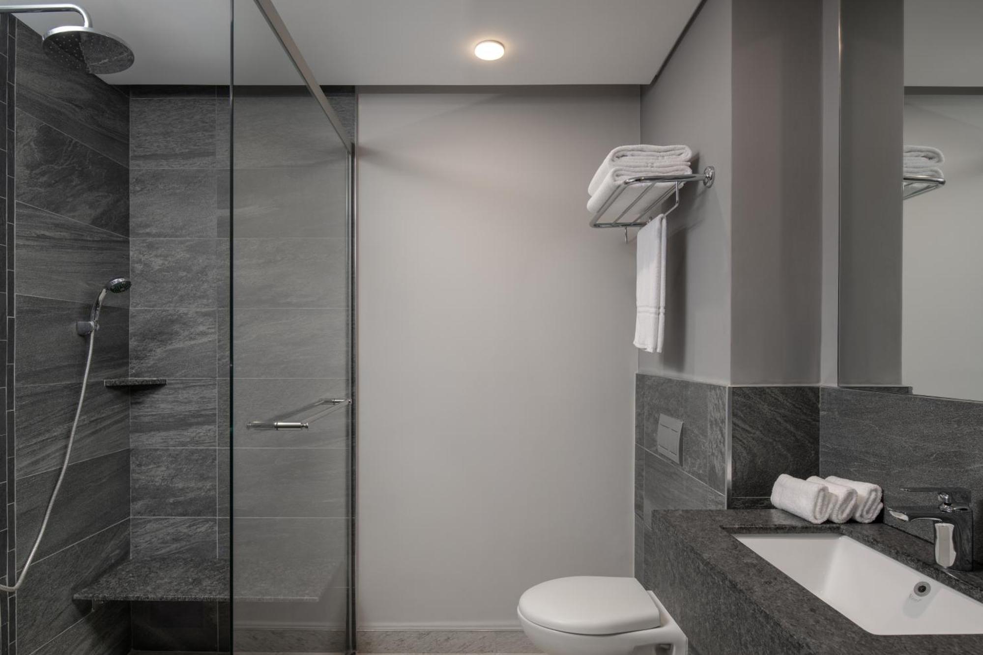 - Two Rivers Mall By Ihg 4*