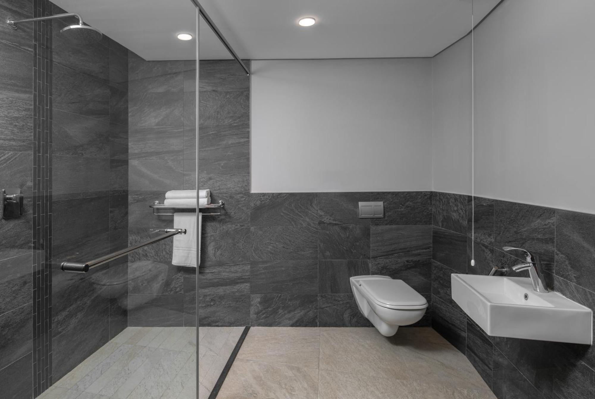 - Two Rivers Mall By Ihg 4* Nairobi